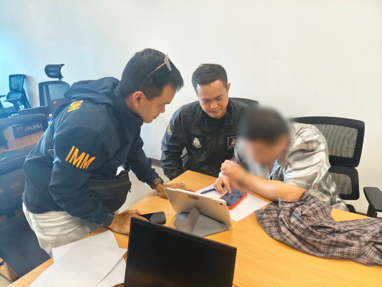 Chinese fugitive accused of mule account network arrested in Bangkok