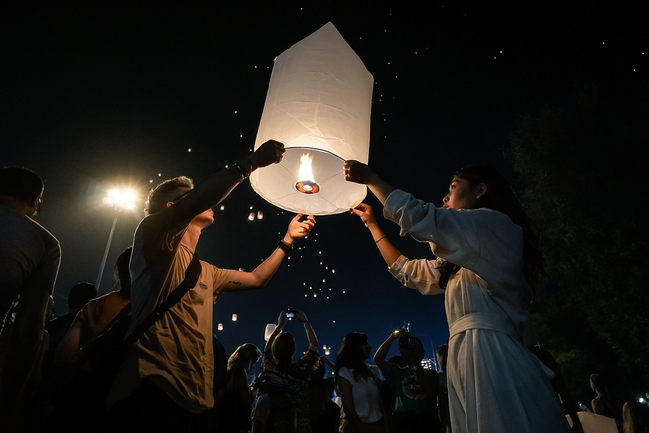 Bangkok November events: Loy Krathong on 24 November, Song Wat Week, travel fair